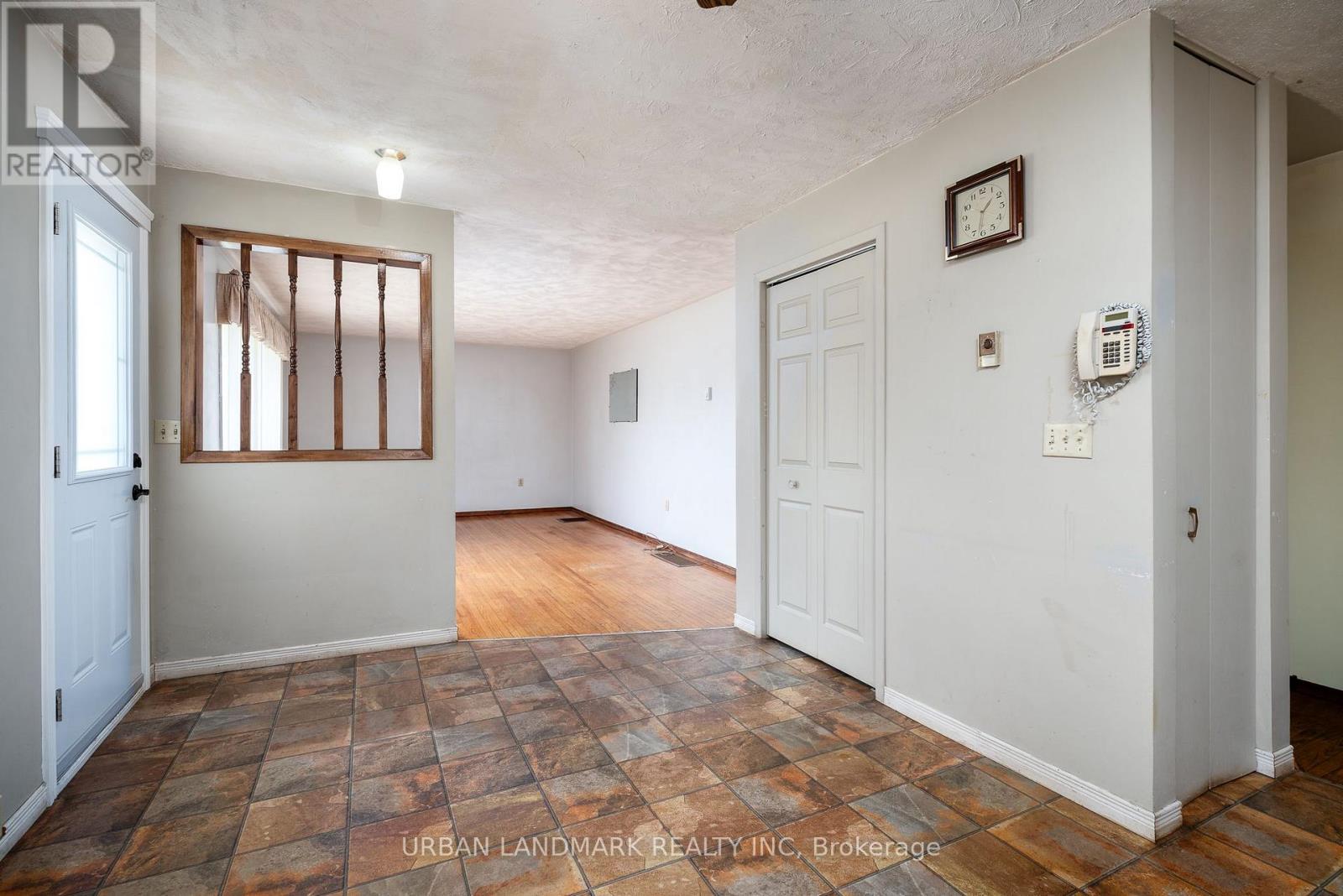 22 QUEEN VICTORIA STREET W - Image 11