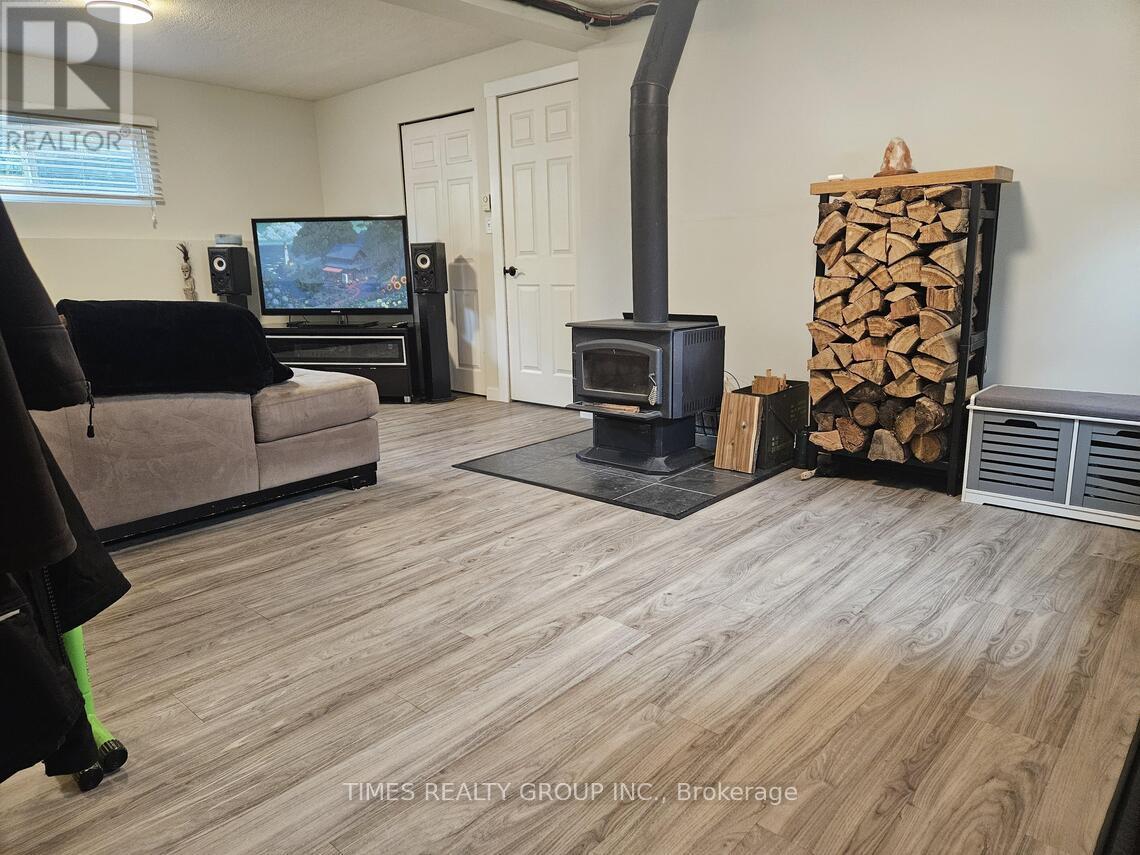 606 GILLIS AVENUE - 14