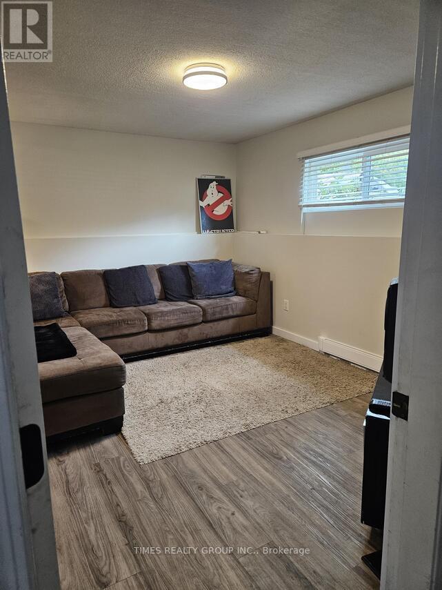 606 GILLIS AVENUE - 16