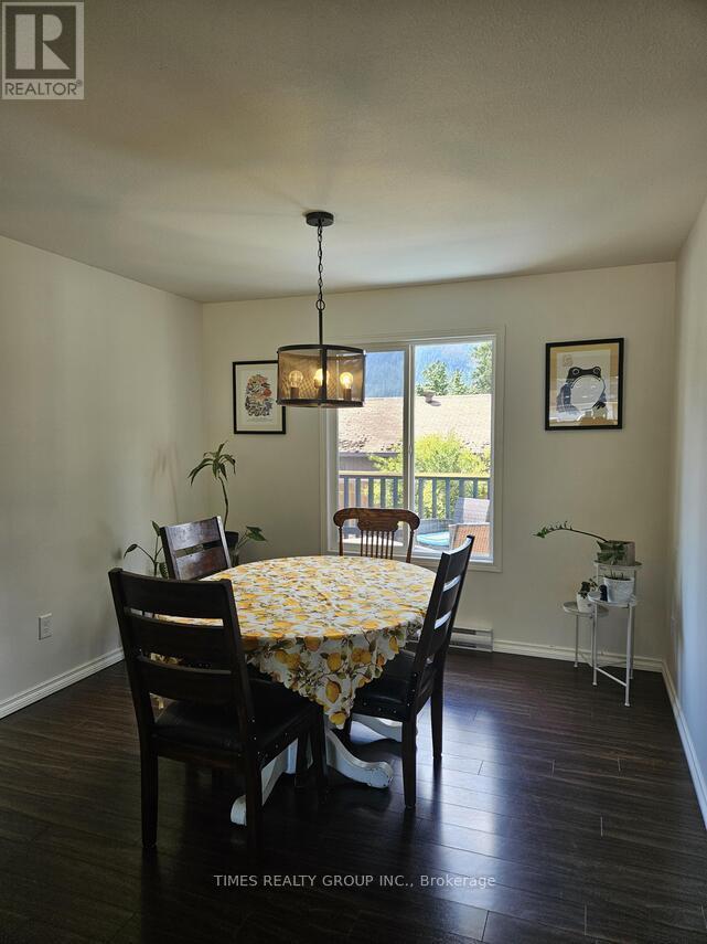 606 GILLIS AVENUE - 6