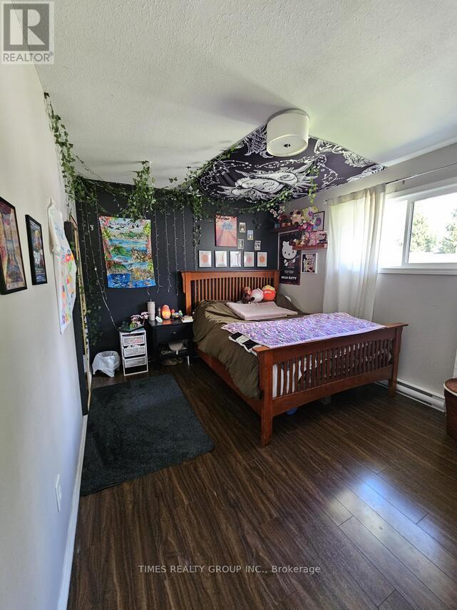 606 GILLIS AVENUE - 9
