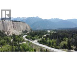 4332 Circle Drive, Fairmont Hot Springs, BC V0B1L2 Photo 44