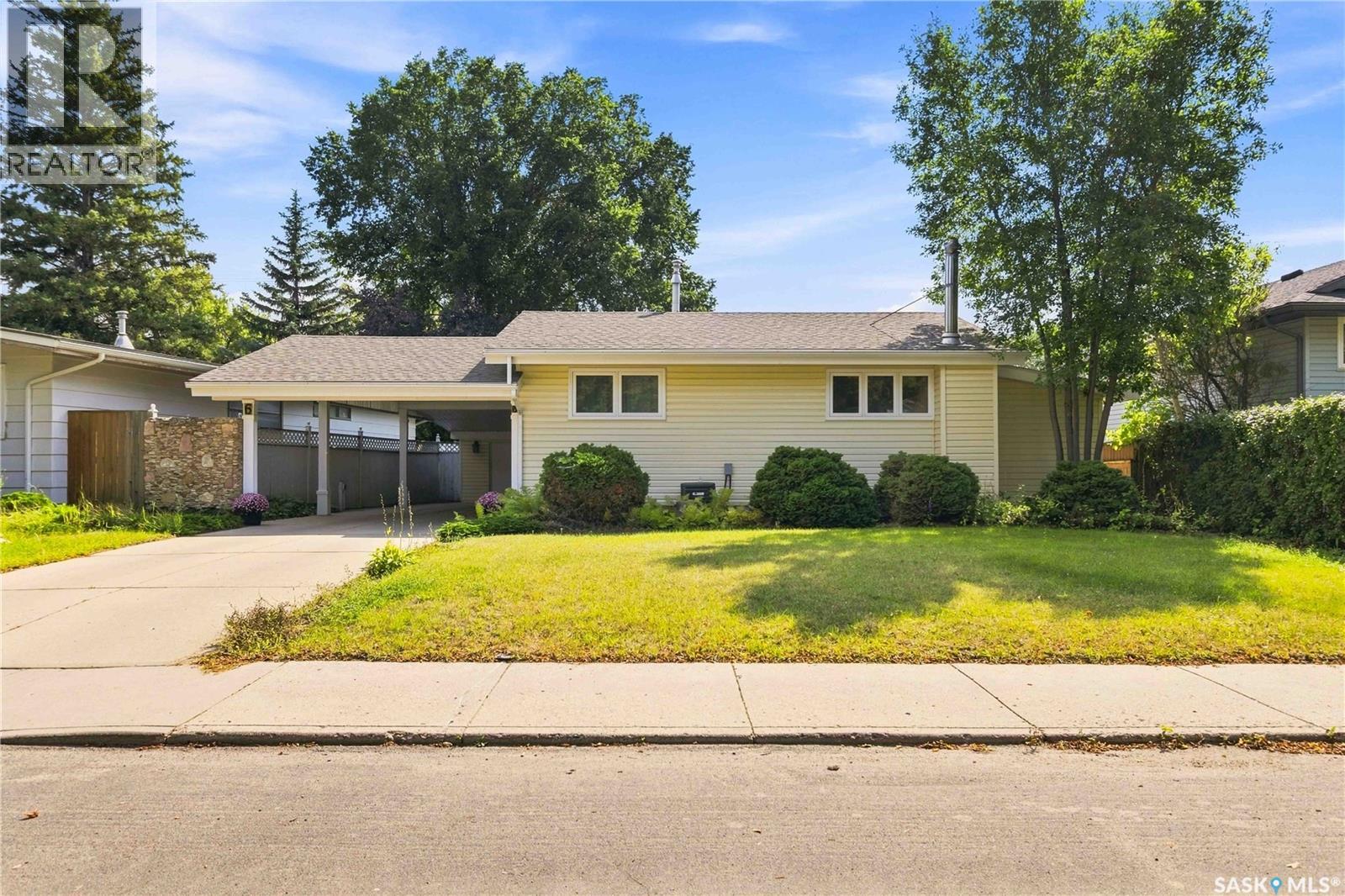 6 Murphy CRESCENT - 1