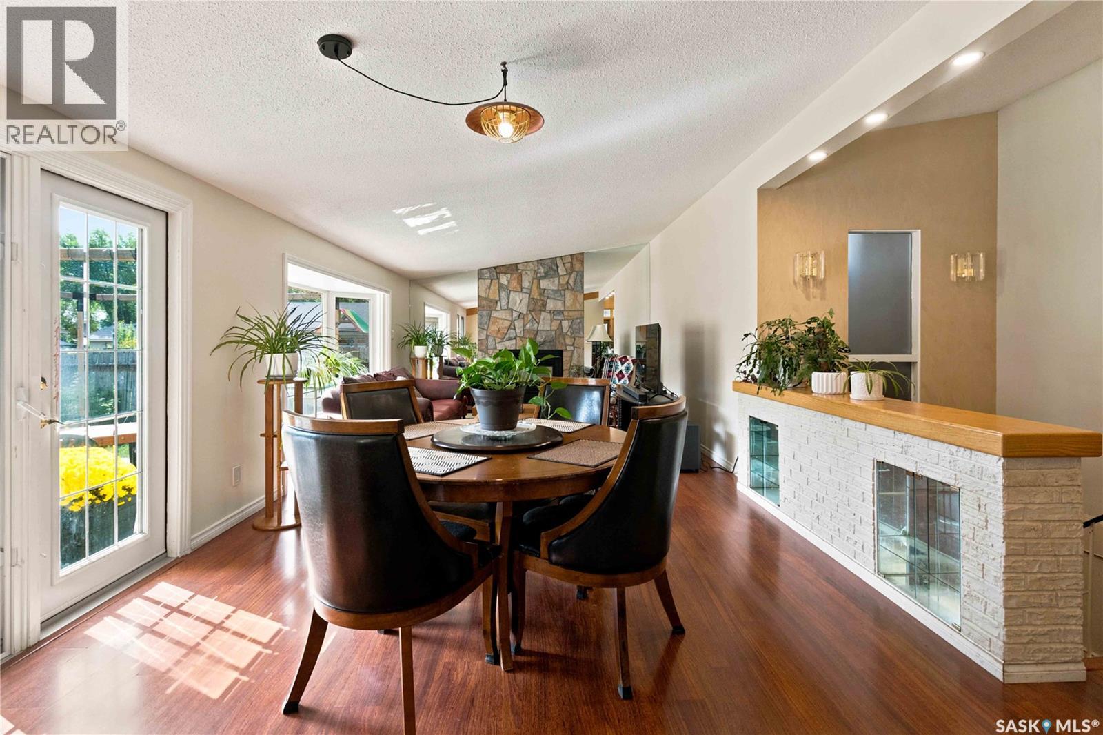 6 Murphy CRESCENT - 11