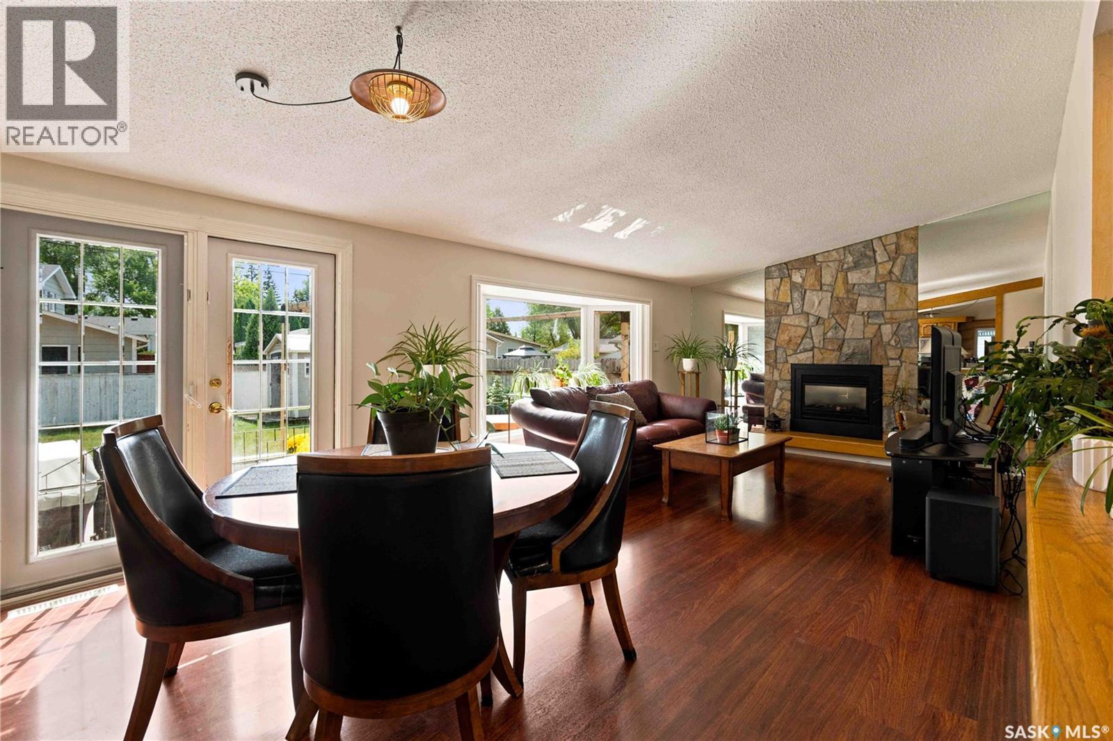 6 Murphy CRESCENT - 14
