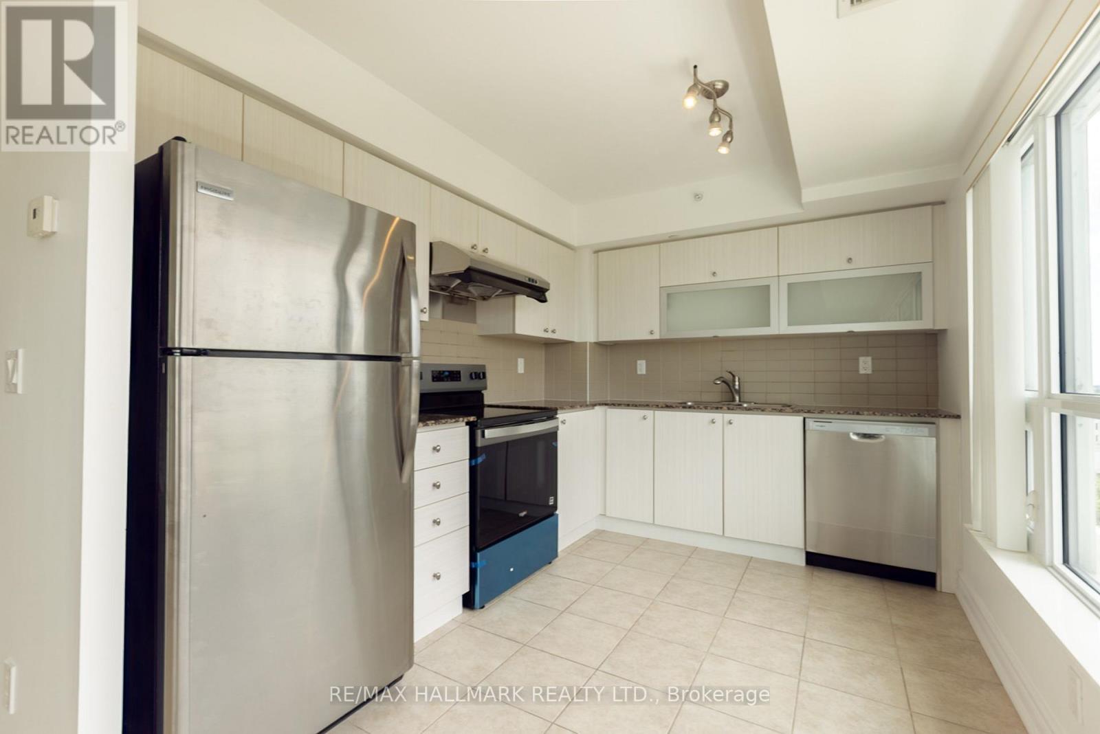 #802 275 Yorkland Road, Toronto (Henry Farm), Ontario, M2J0B4, Toronto (Henry Farm), Ontario — photo 3 of 5