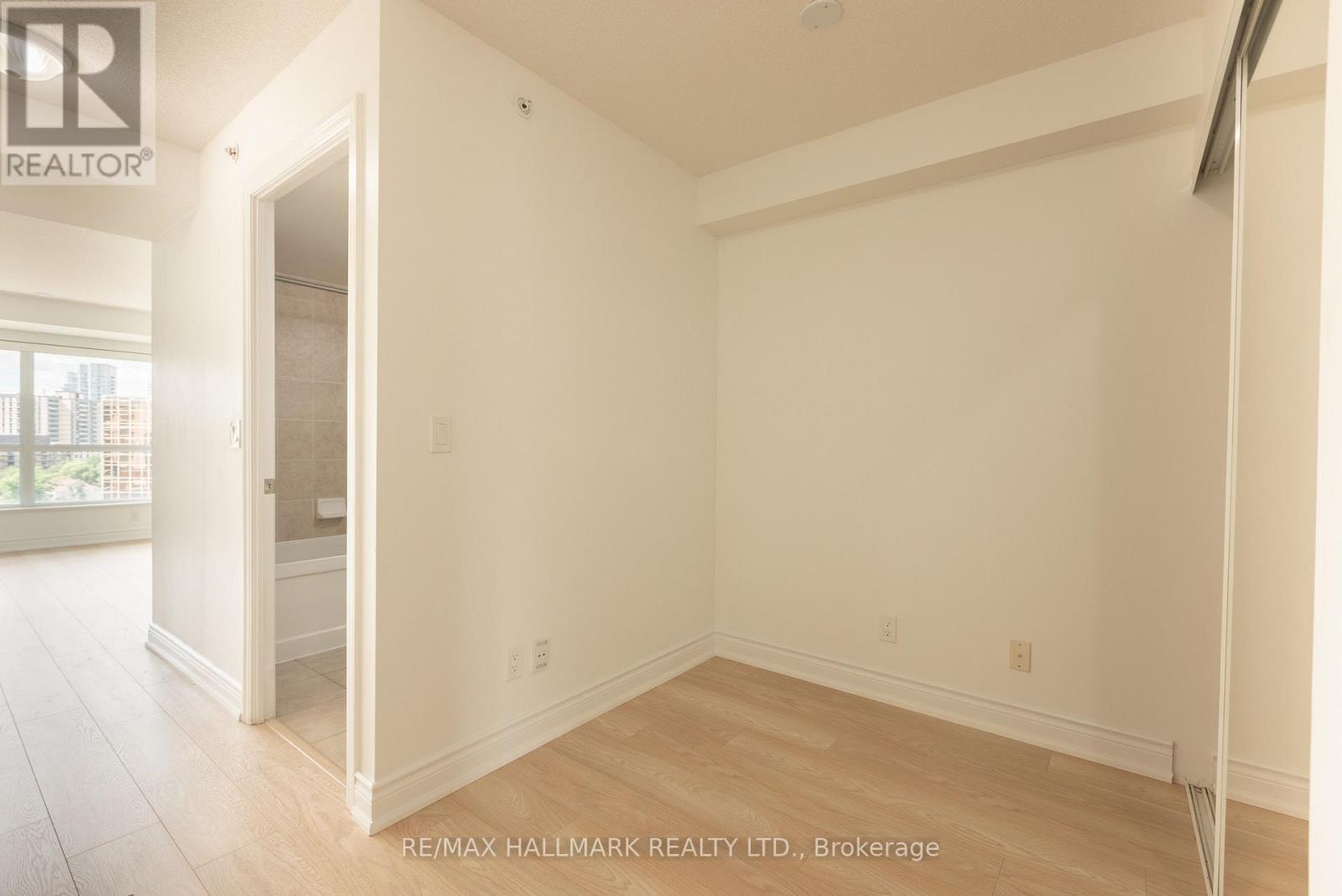 #802 275 YORKLAND ROAD - 11