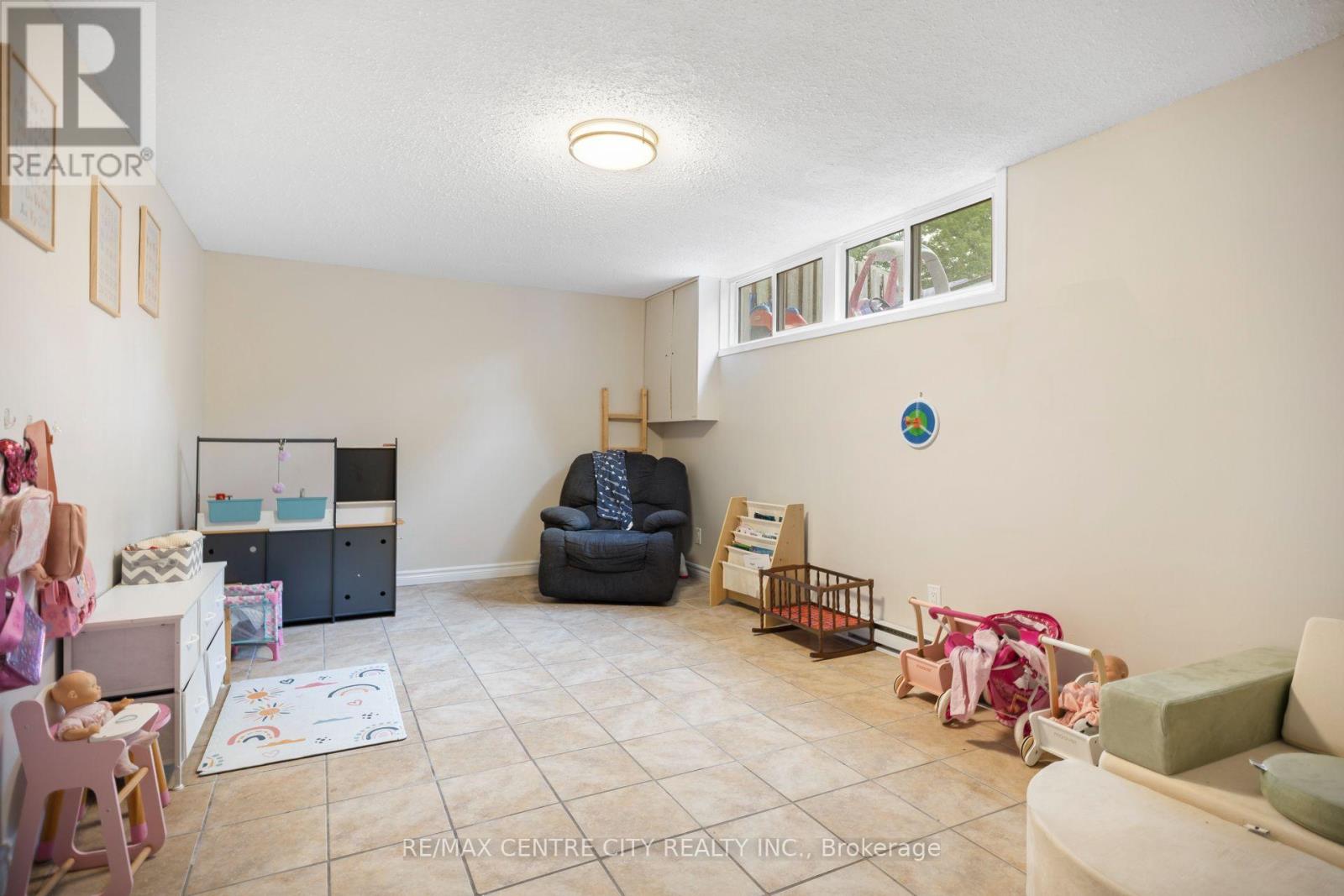 #20 135 BELMONT DRIVE - Image 17