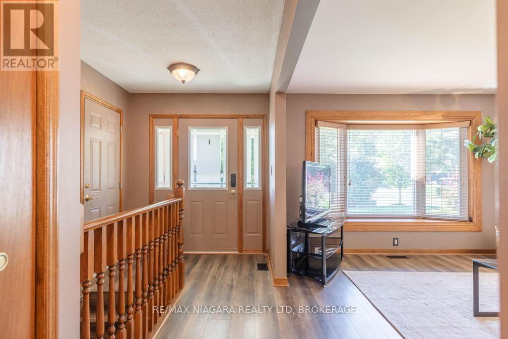 27 ANDREA DRIVE - Image 4