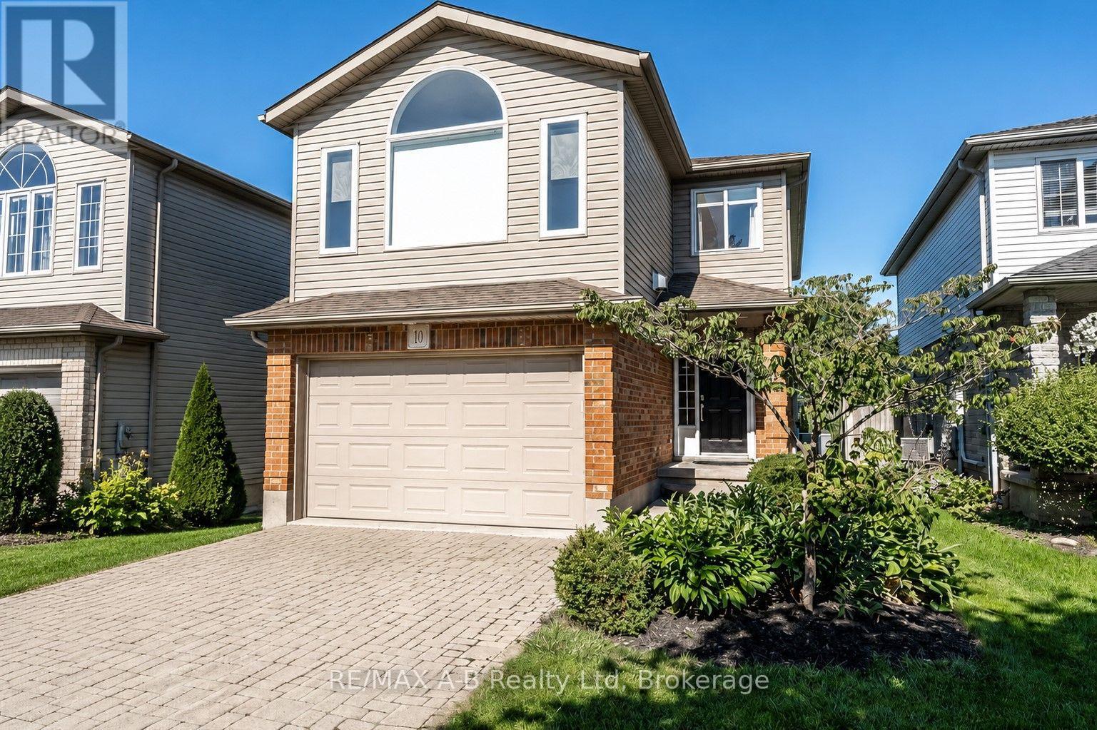 10 BUCKINGHAM DRIVE - 1