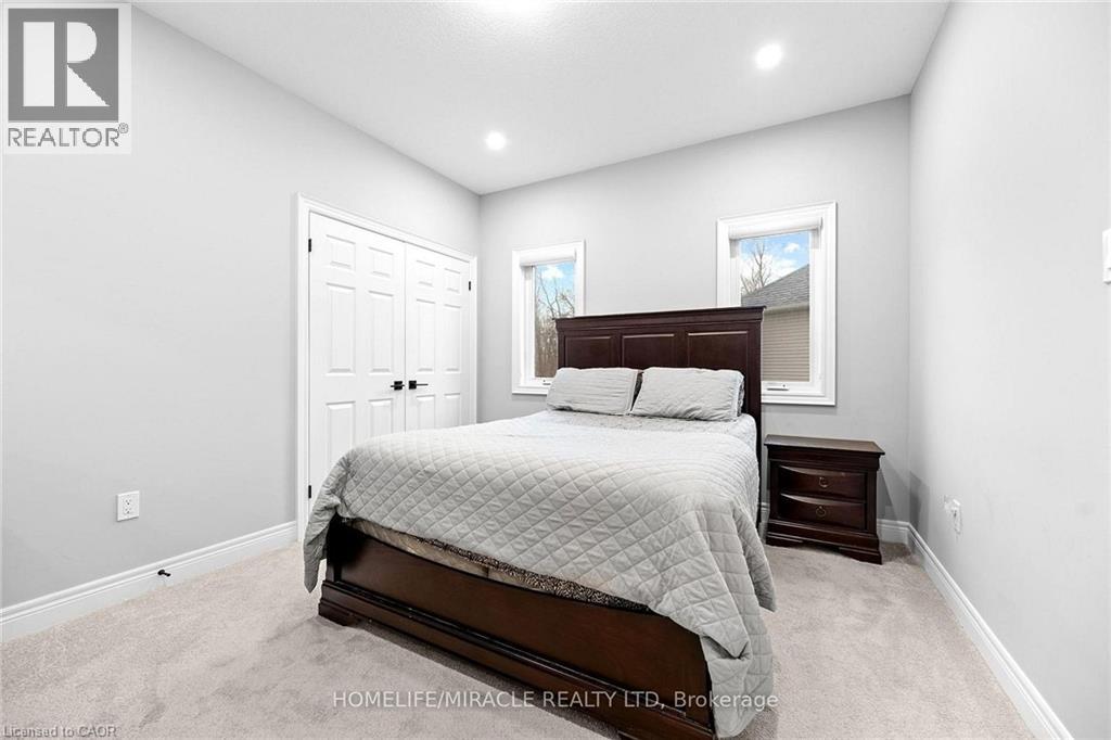 147 AMBROUS Crescent - Image 26