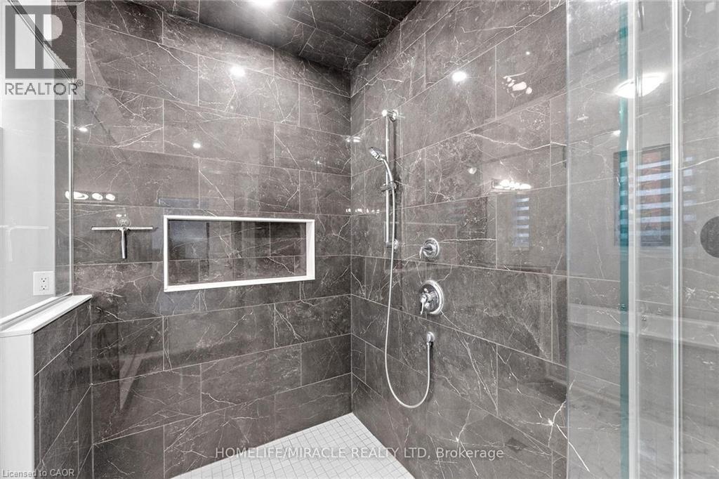 147 AMBROUS Crescent - 36
