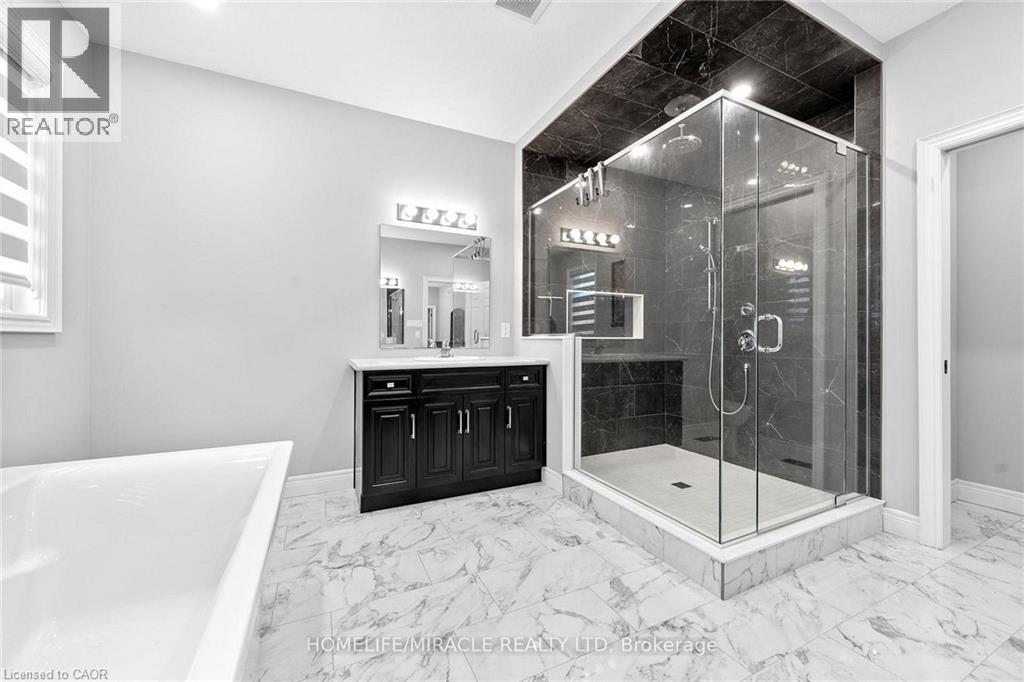 147 AMBROUS Crescent - Image 35