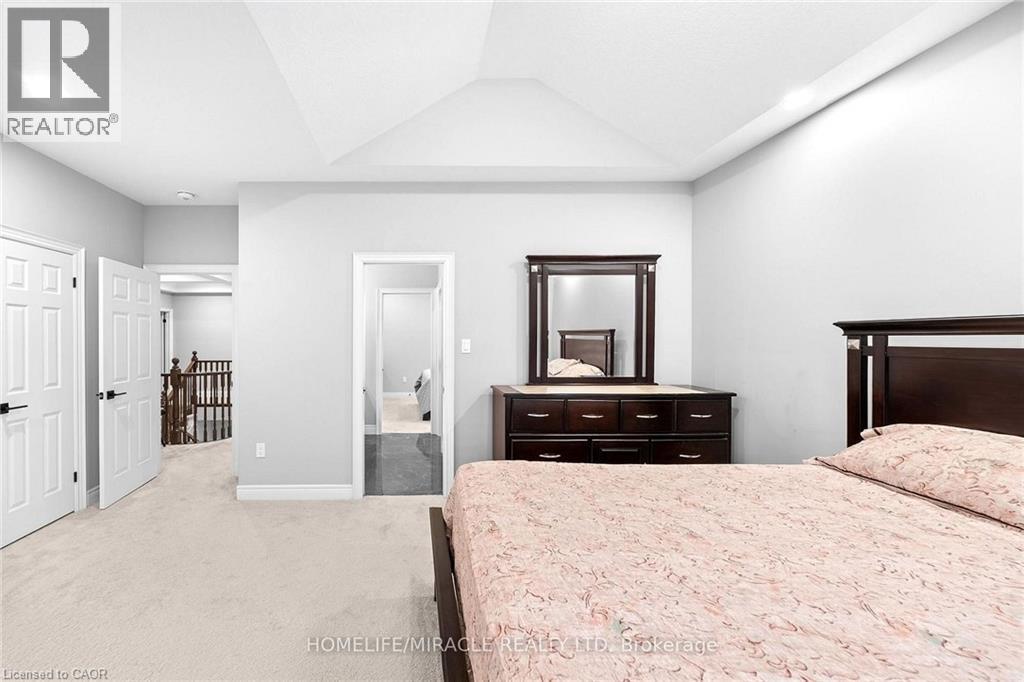 147 AMBROUS Crescent - Image 31