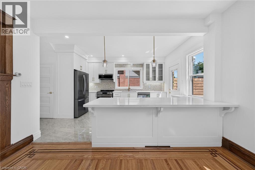 229 PARK Row S - Image 19
