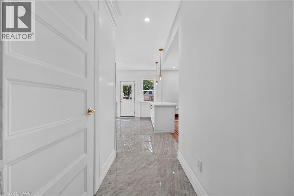 229 PARK Row S - Image 12