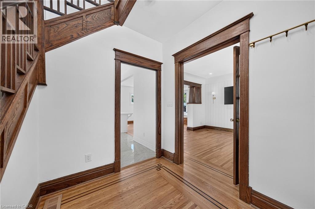 229 PARK Row S - Image 7