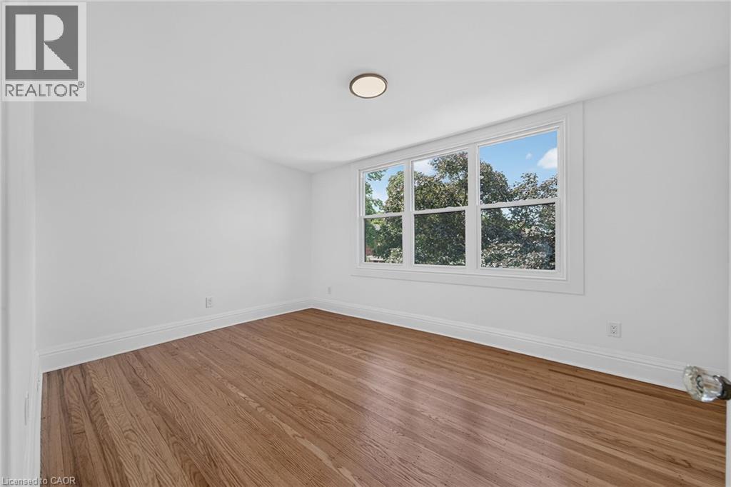 229 PARK Row S - Image 32