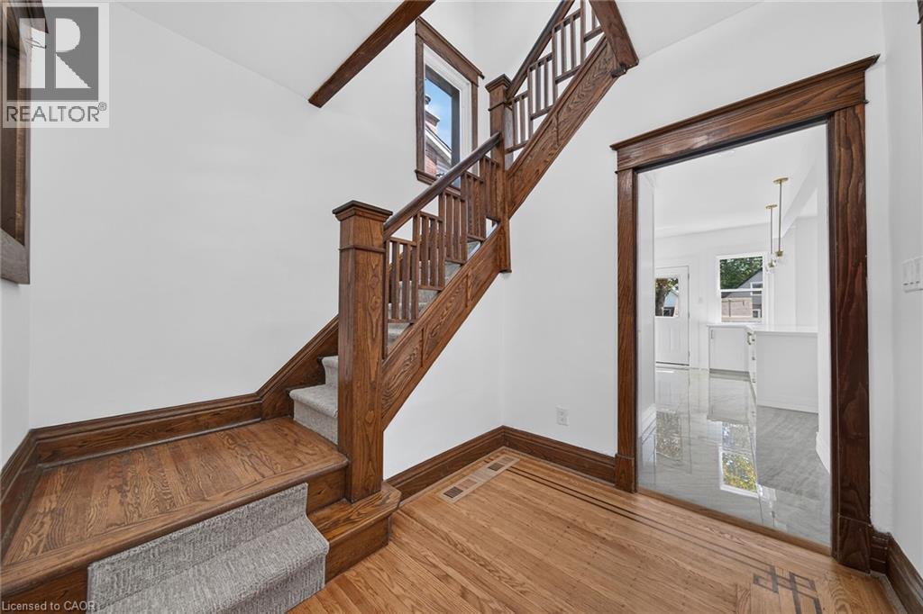229 PARK Row S - Image 6