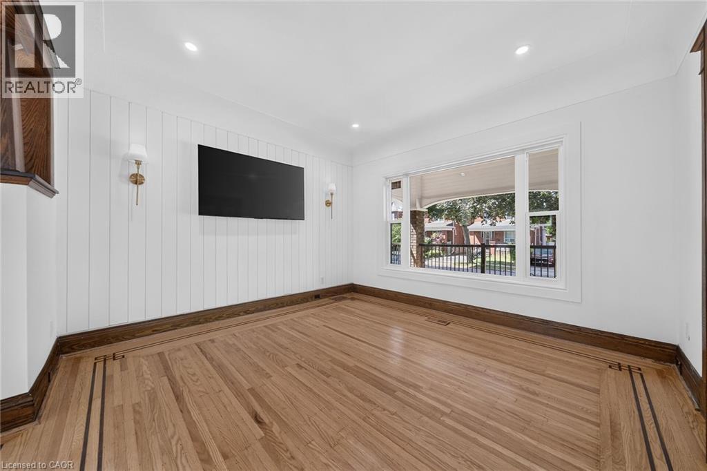 229 PARK Row S - Image 11