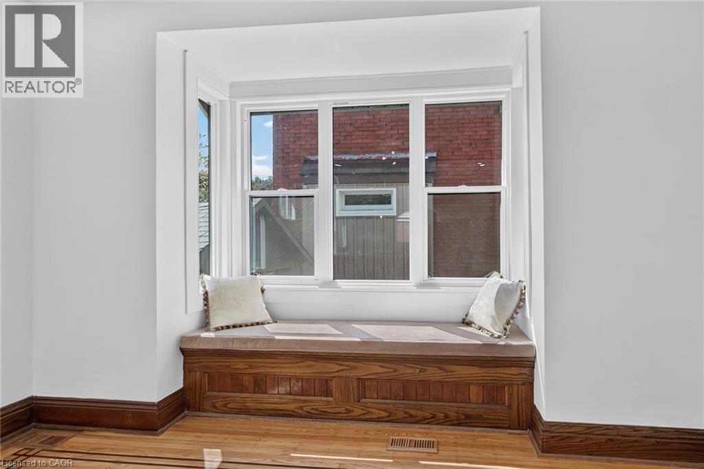 229 PARK Row S - Image 25