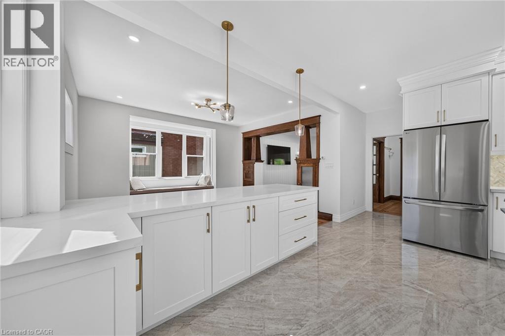229 PARK Row S - Image 16