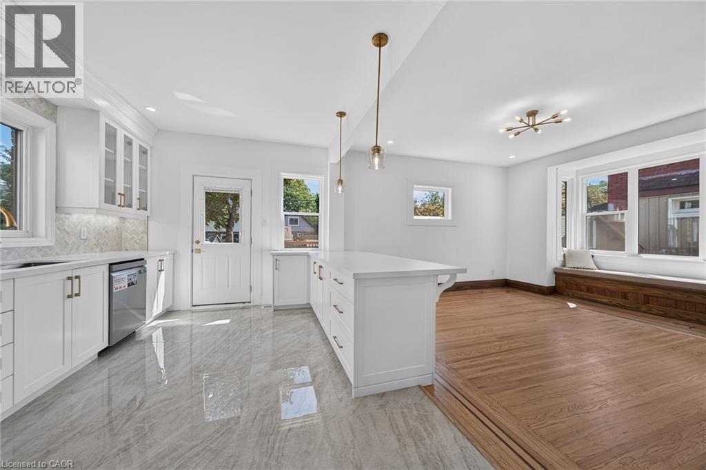 229 PARK Row S - Image 13