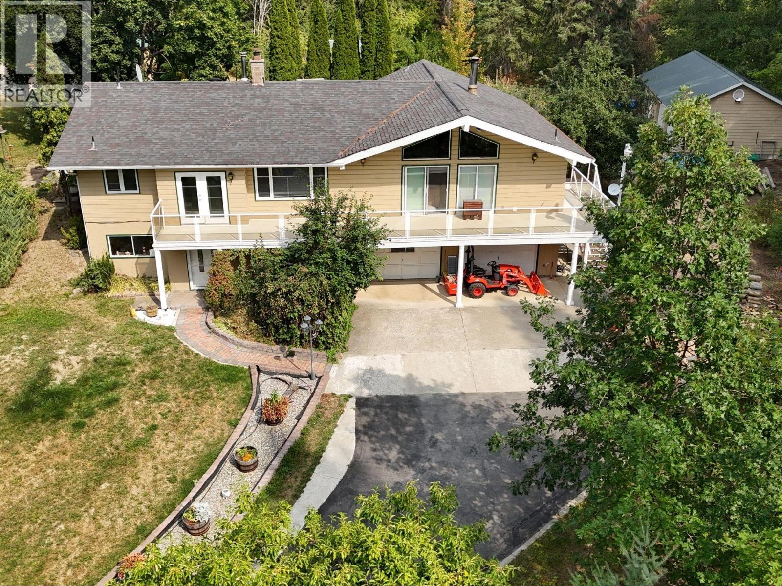 1270 Fox Tree Road, Lister, British Columbia, V0B1G2, Lister, British Columbia — photo 3 of 5