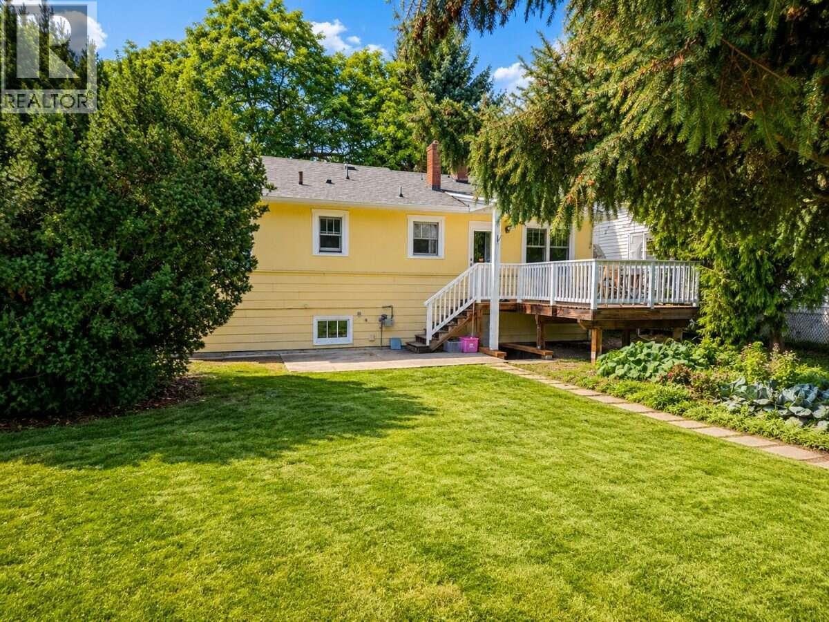  1935 Carruthers Street, Kelowna
