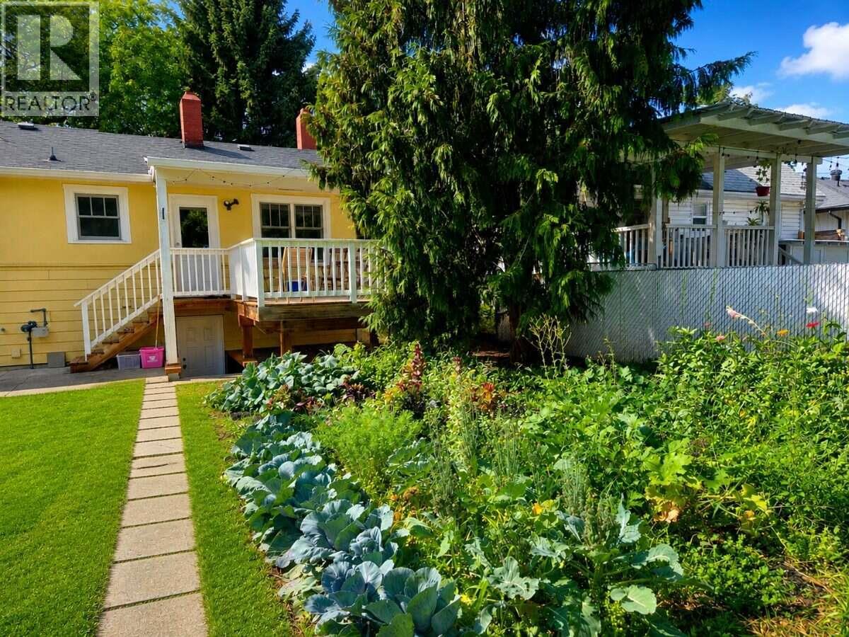 1935 Carruthers Street, Kelowna