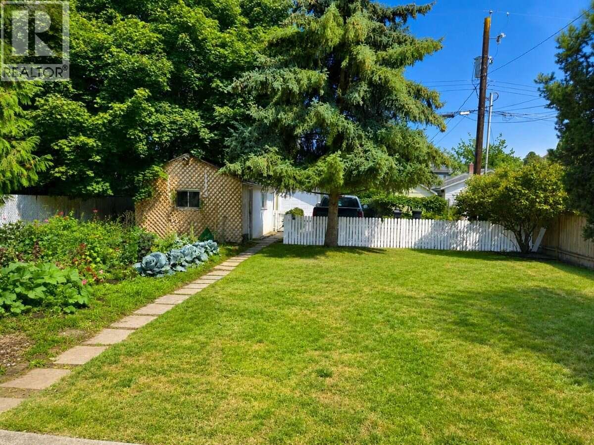  1935 Carruthers Street, Kelowna