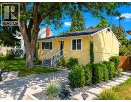 1935 Carruthers Street, Kelowna