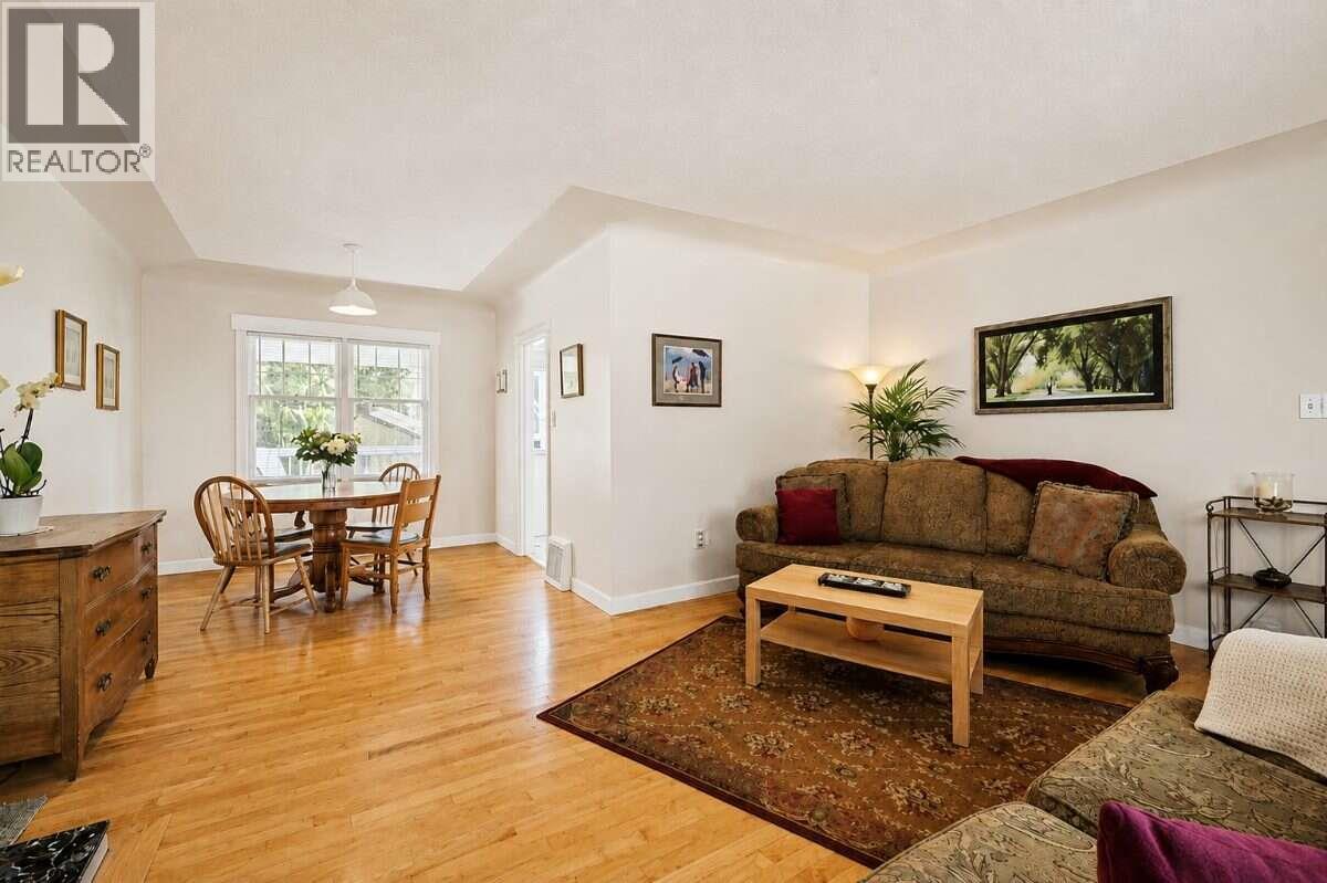  1935 Carruthers Street, Kelowna