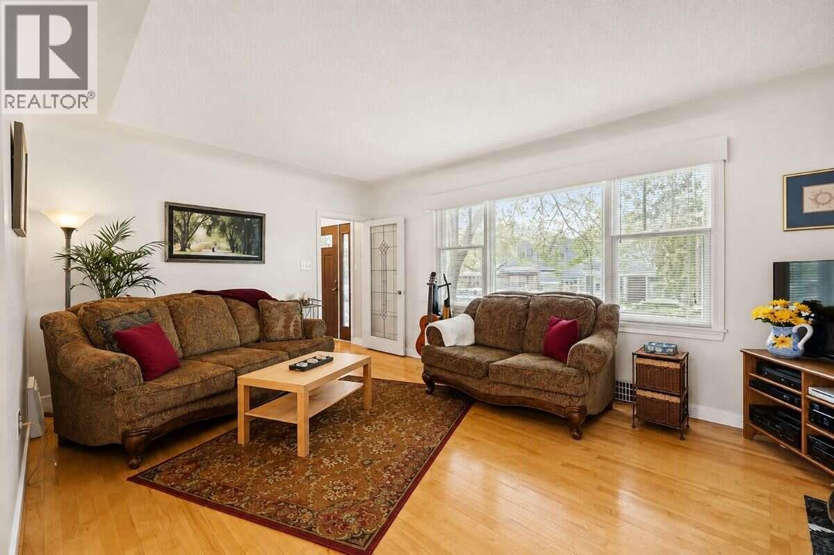  1935 Carruthers Street, Kelowna