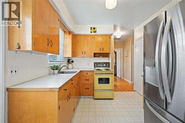  1935 Carruthers Street, Kelowna