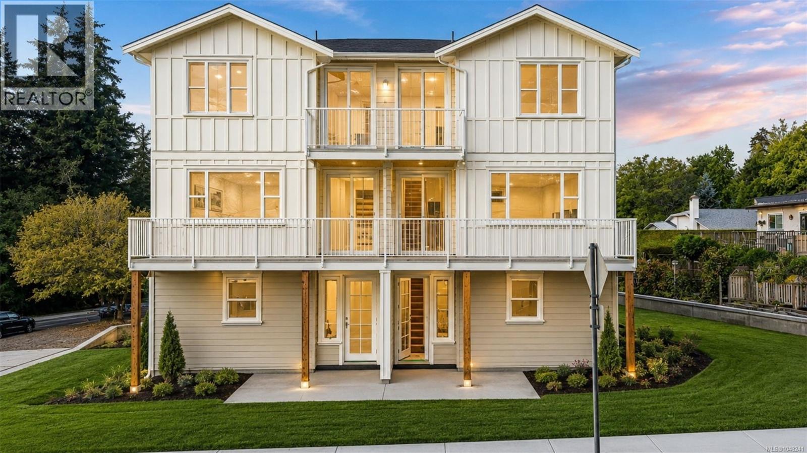 #2 768 Lindsay St - 1