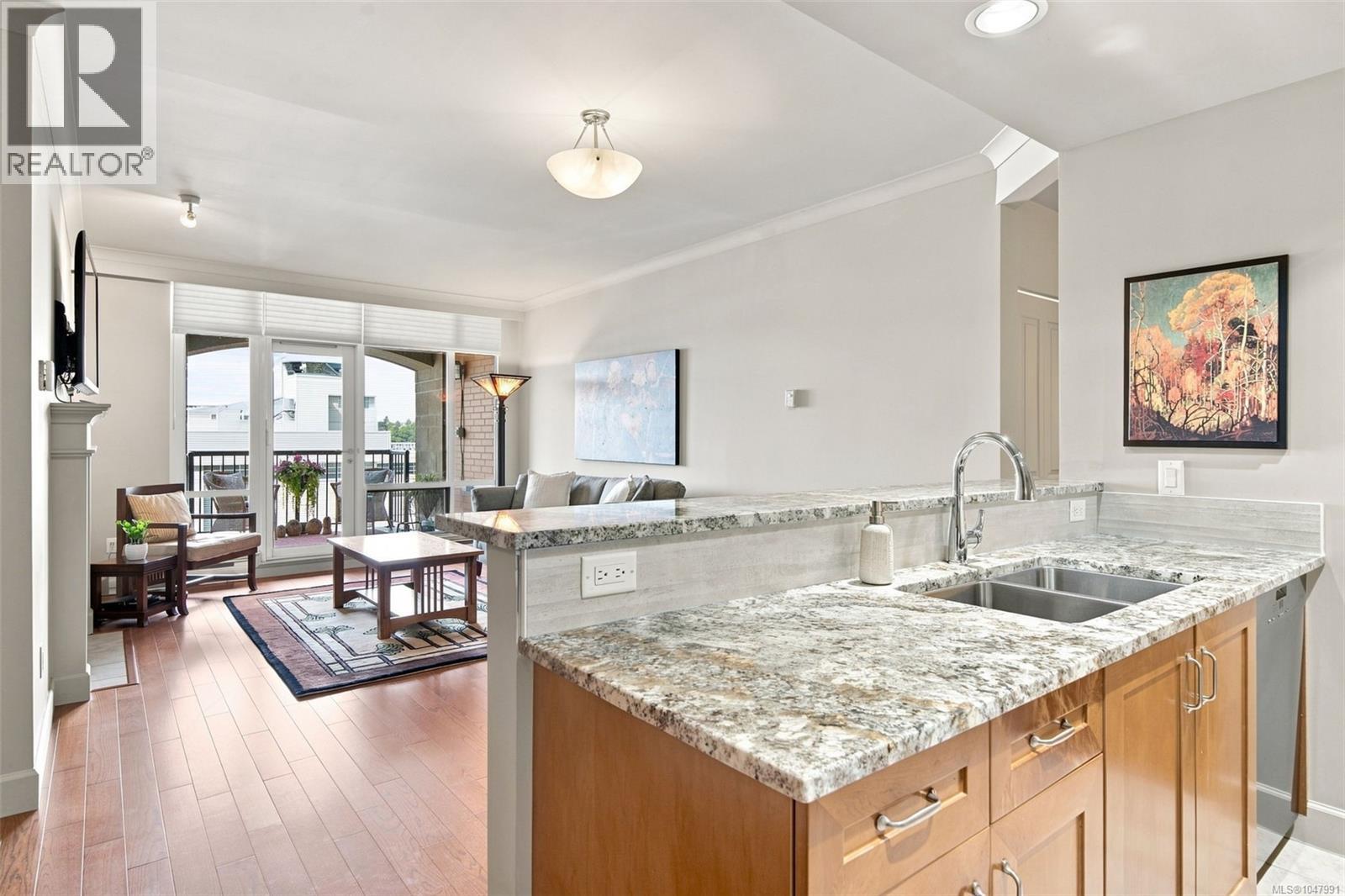 #414 21 Dallas Rd - Image 10