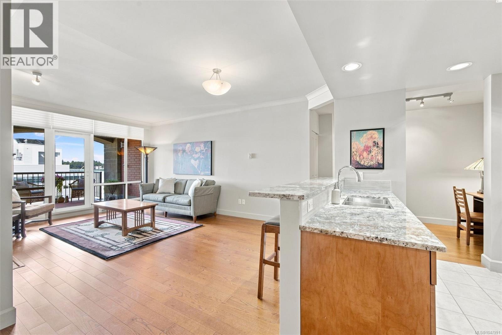 #414 21 Dallas Rd - Image 11
