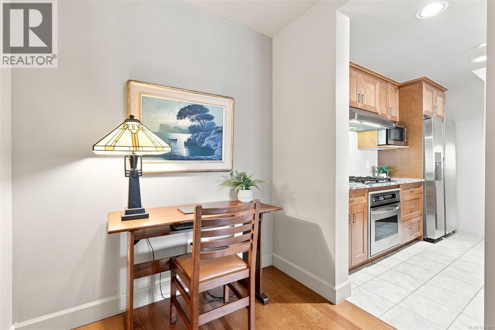 #414 21 Dallas Rd - Image 12