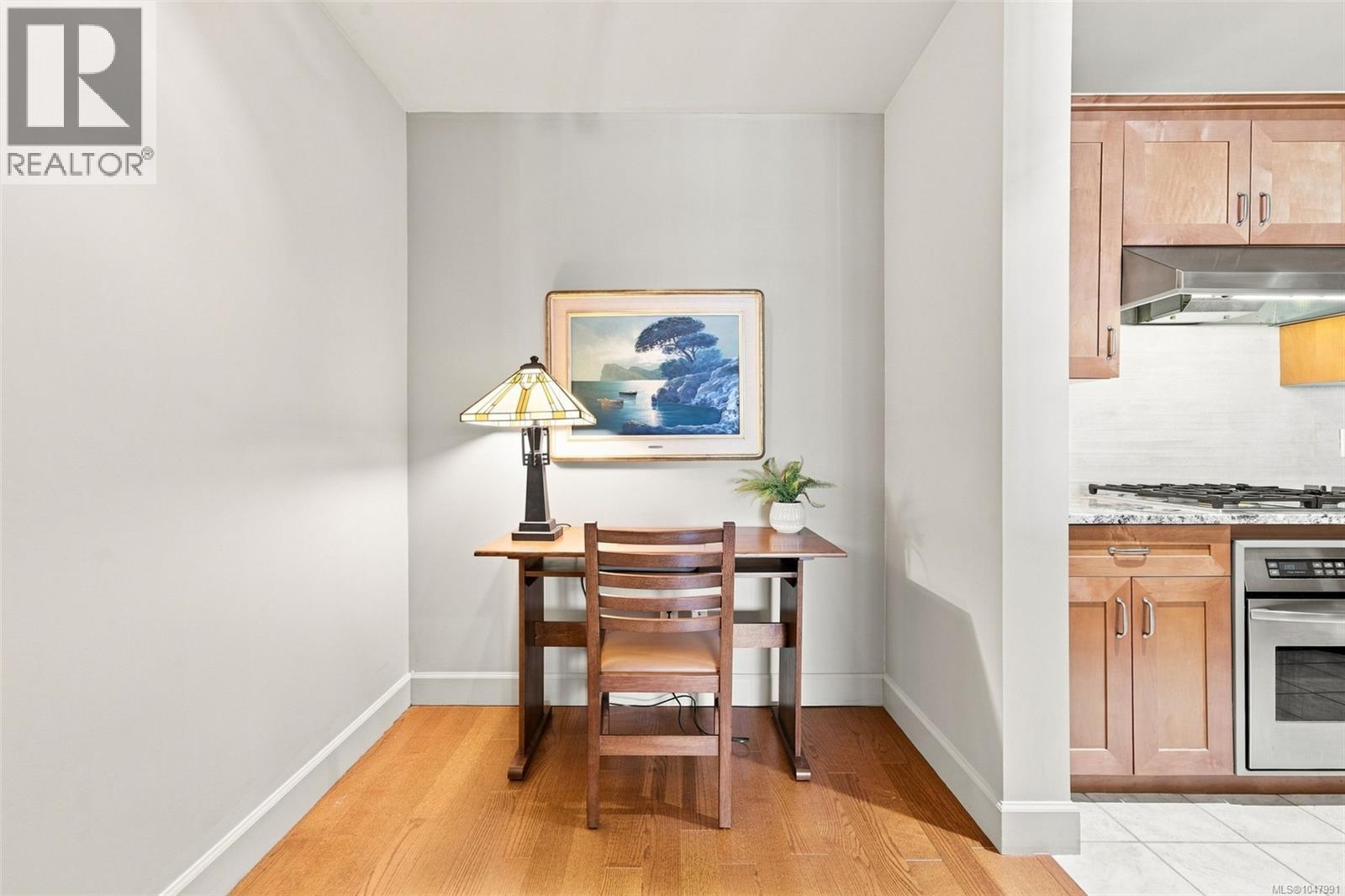 #414 21 Dallas Rd - Image 13