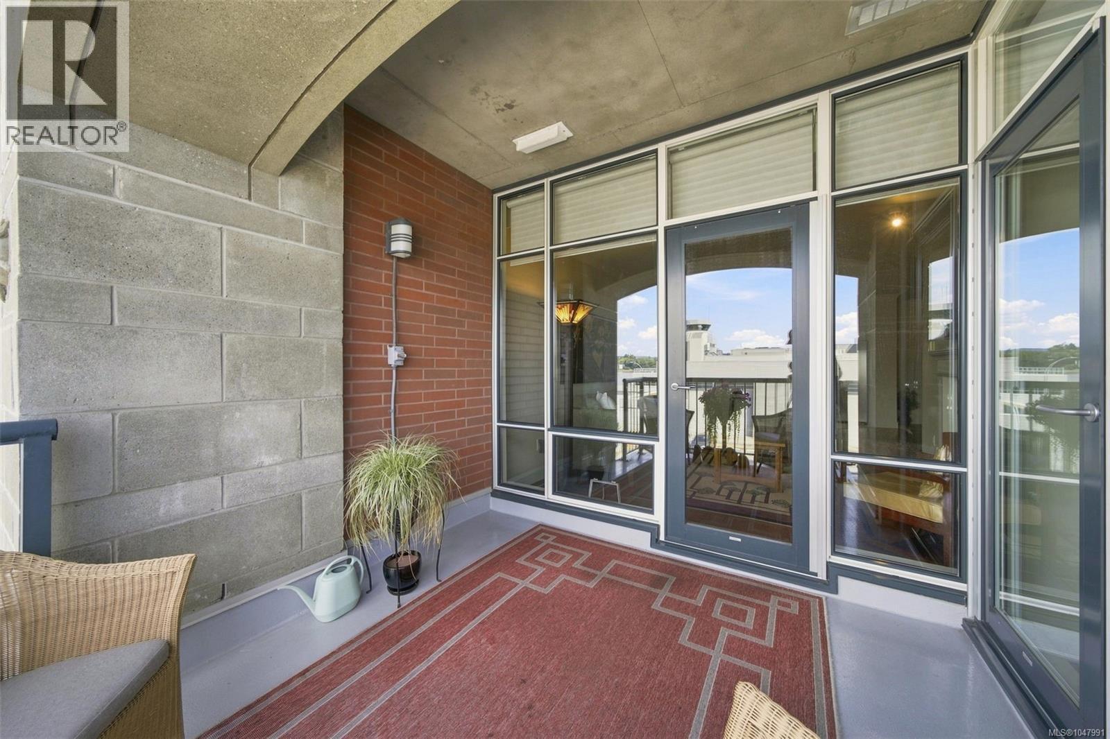 #414 21 Dallas Rd - Image 15