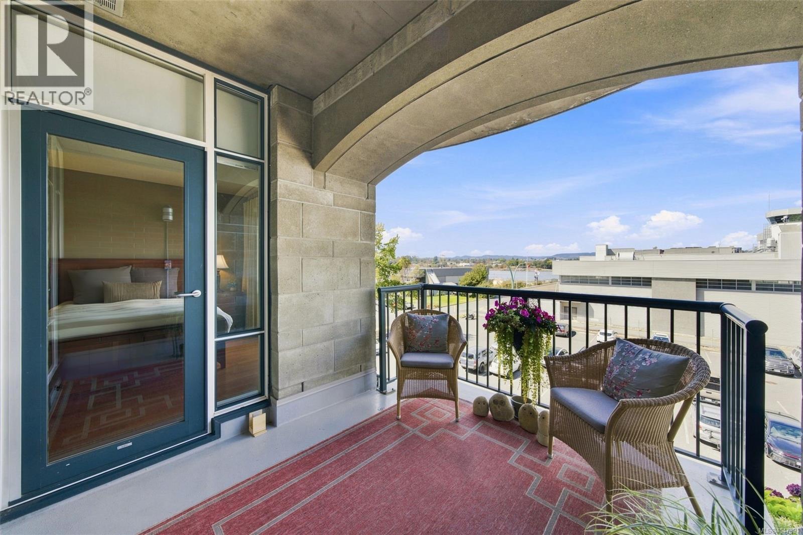 #414 21 Dallas Rd - Image 19