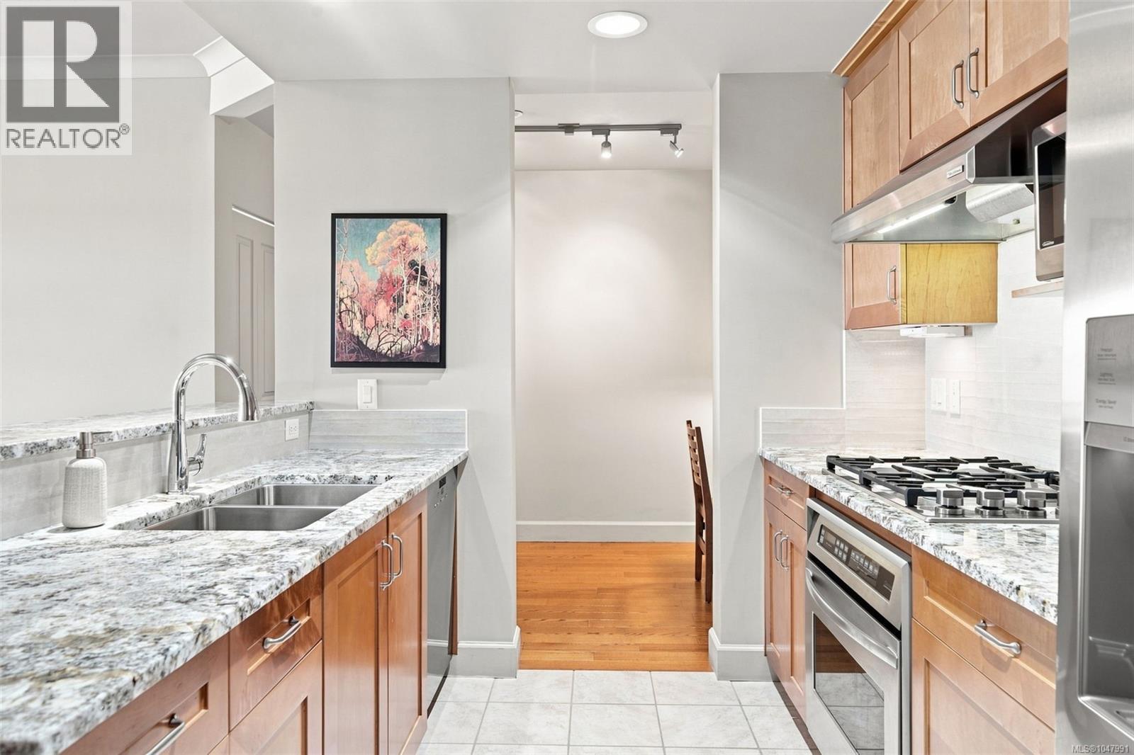 #414 21 Dallas Rd - Image 3