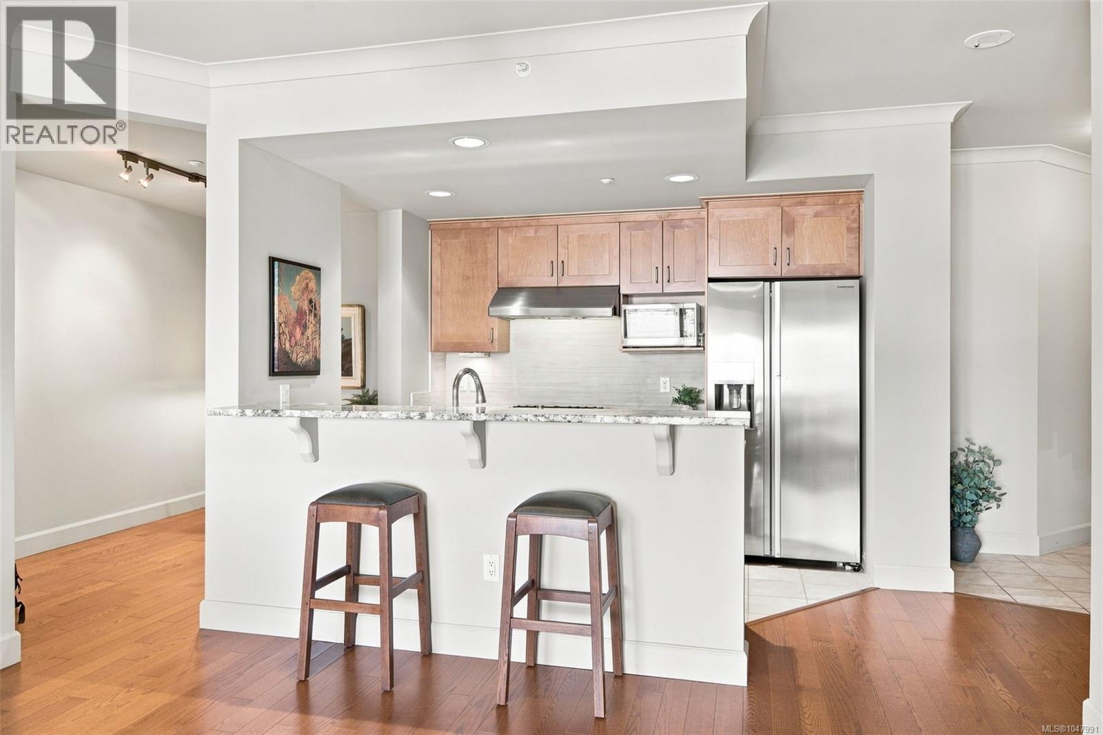 #414 21 Dallas Rd - Image 9