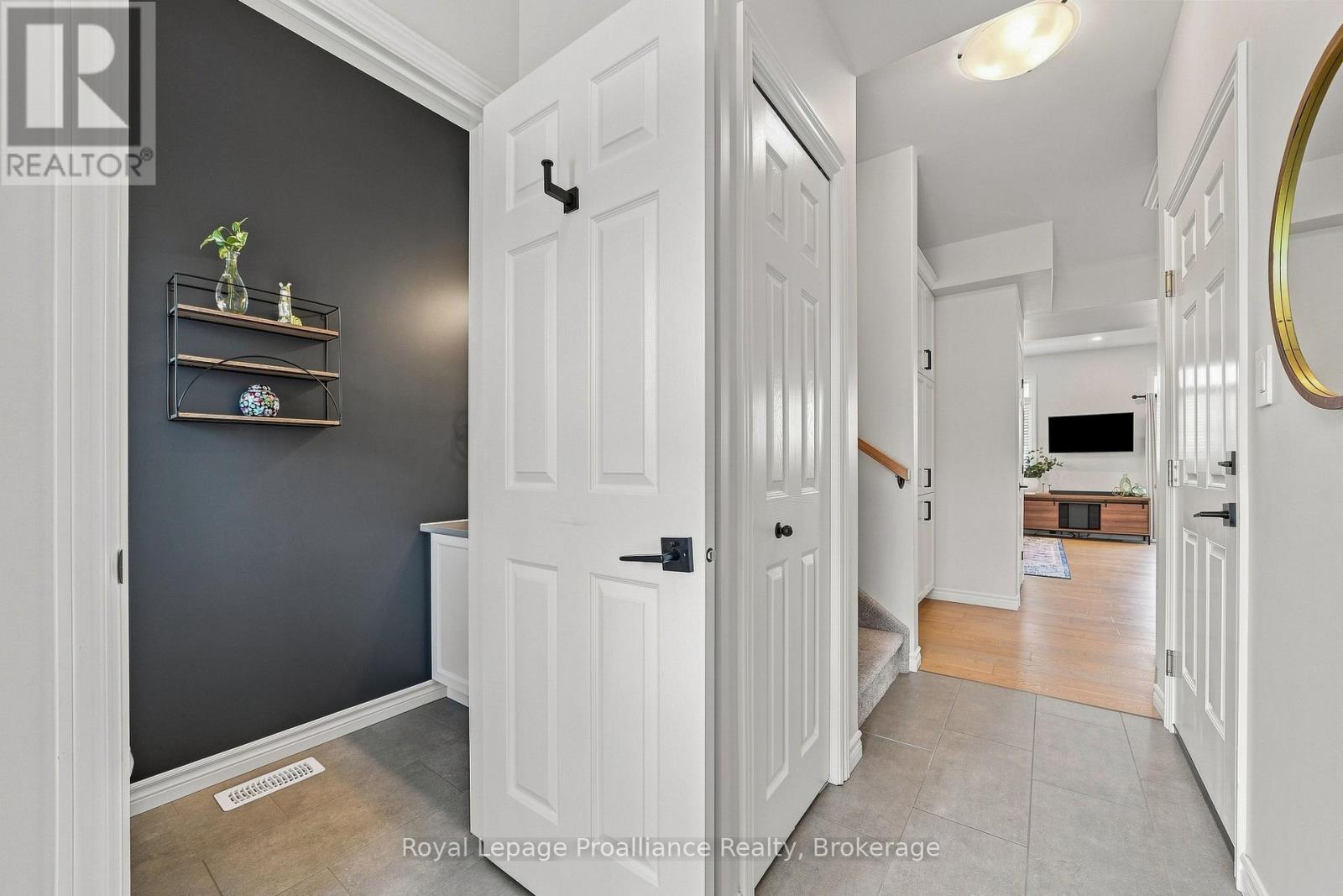 14 OTONABEE STREET - Image 5