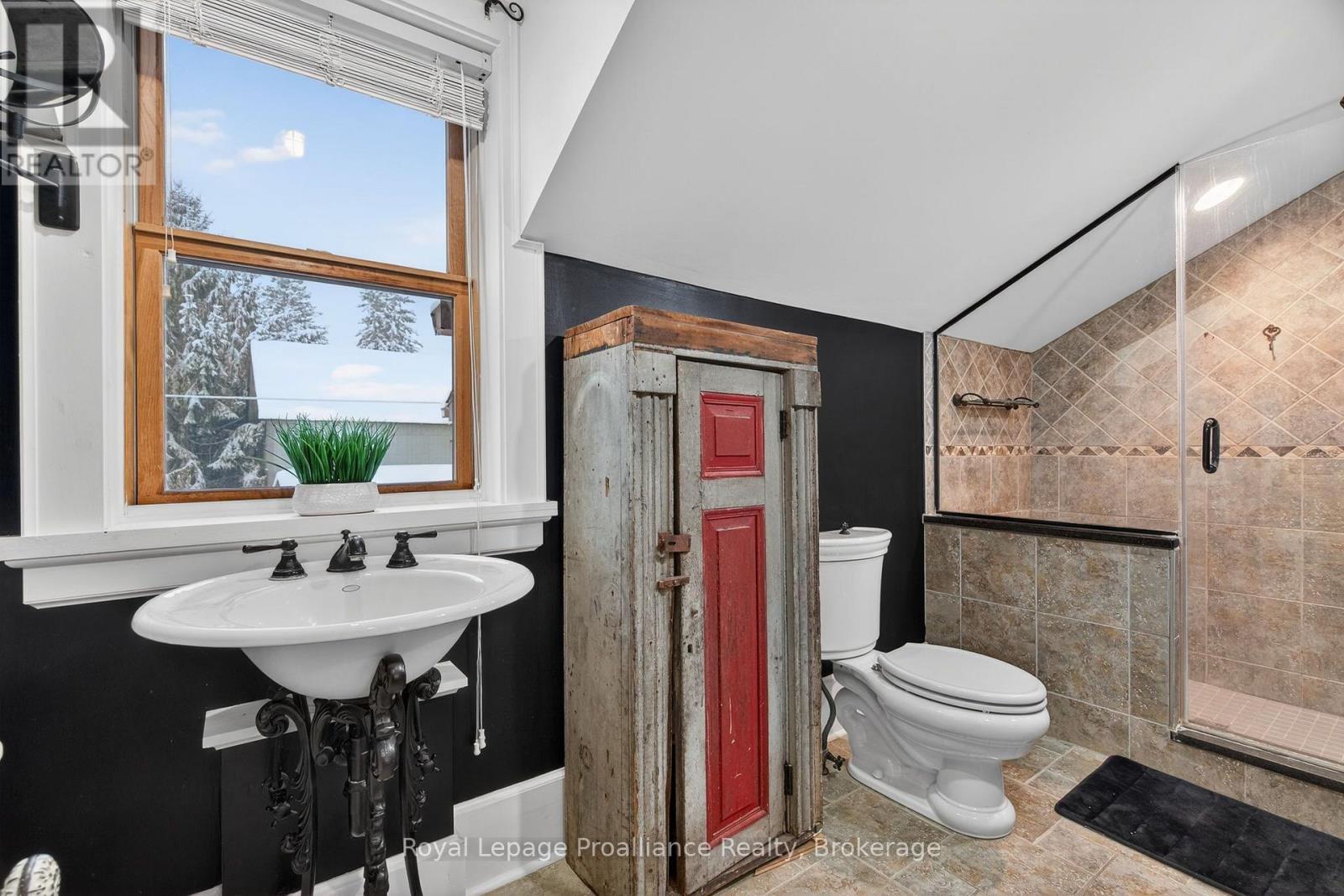 7802 PICCADILLY ROAD - Image 31