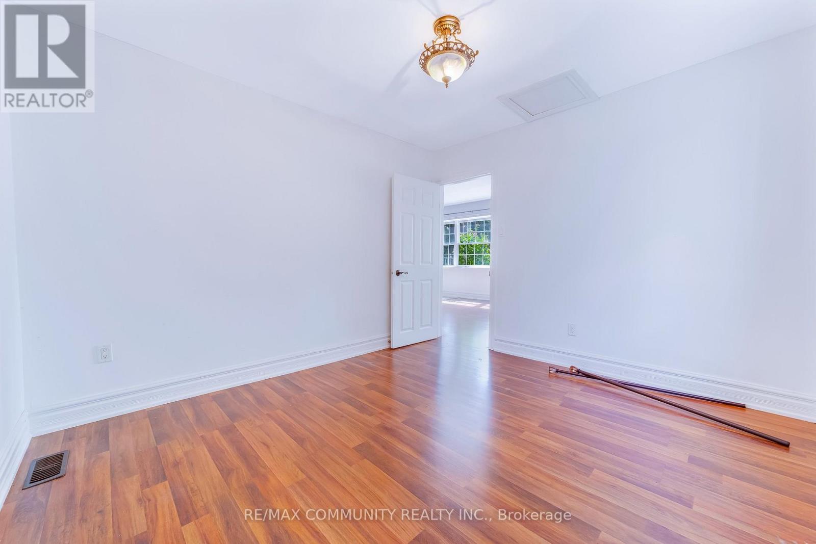 5154 AURORA ROAD - 11