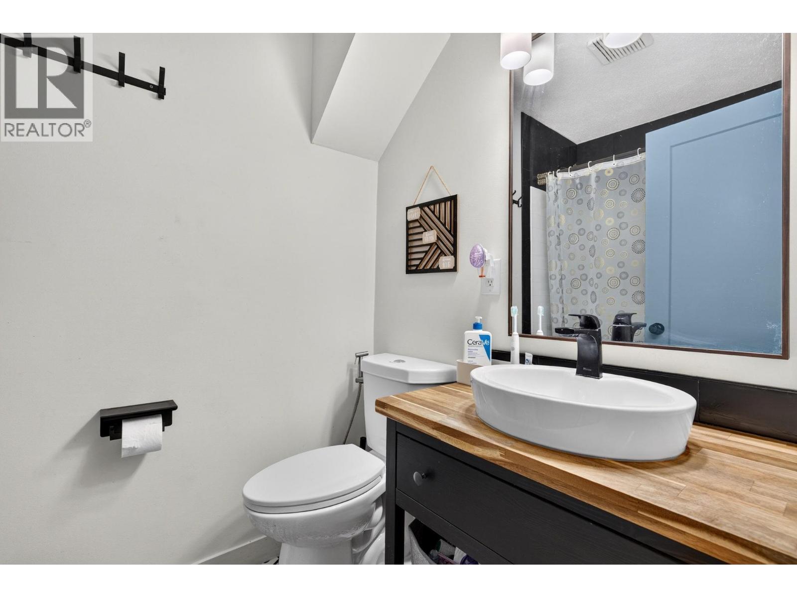 #104 3155 Gordon Drive - Image 19