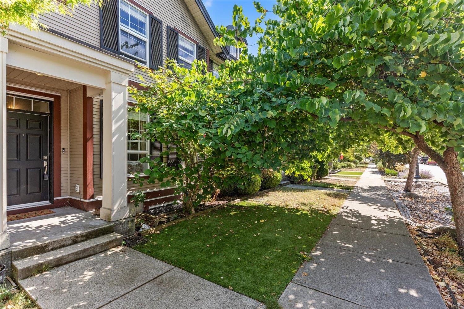 6944 208A Street, Langley, British Columbia, V2Y0G1, Langley, British Columbia — photo 3 of 5
