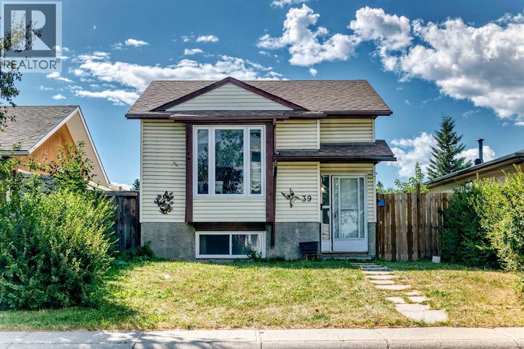 39 Aberdare Way NE - 1